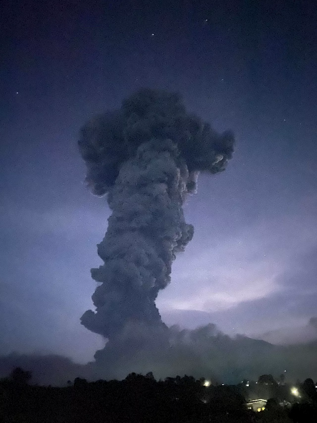 Kanlaon Volcano erupts, emits 5,000-meter tall plumes — PHIVOLCS