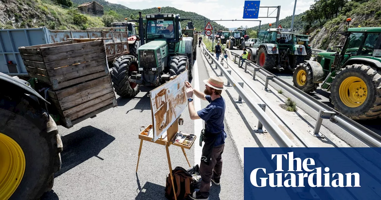 A tractor protest and a rugby tribute: photos of the day