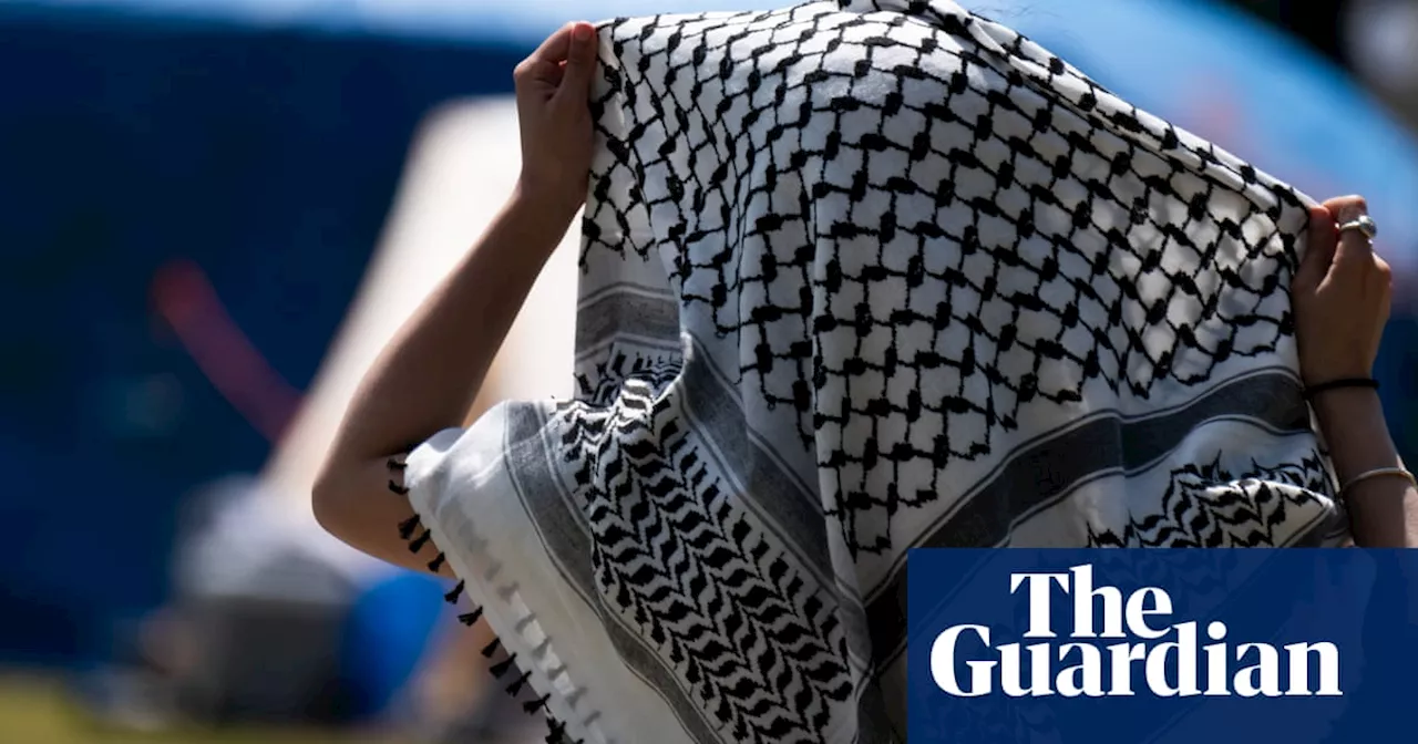 State Library of NSW apologises after guard asked student wearing keffiyeh to leave