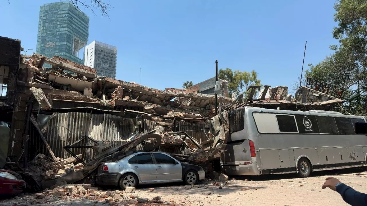 Colapsa estructura de &quot;El Patio&quot;, centro nocturno que alojó a artistas como Juan Gabriel y José José