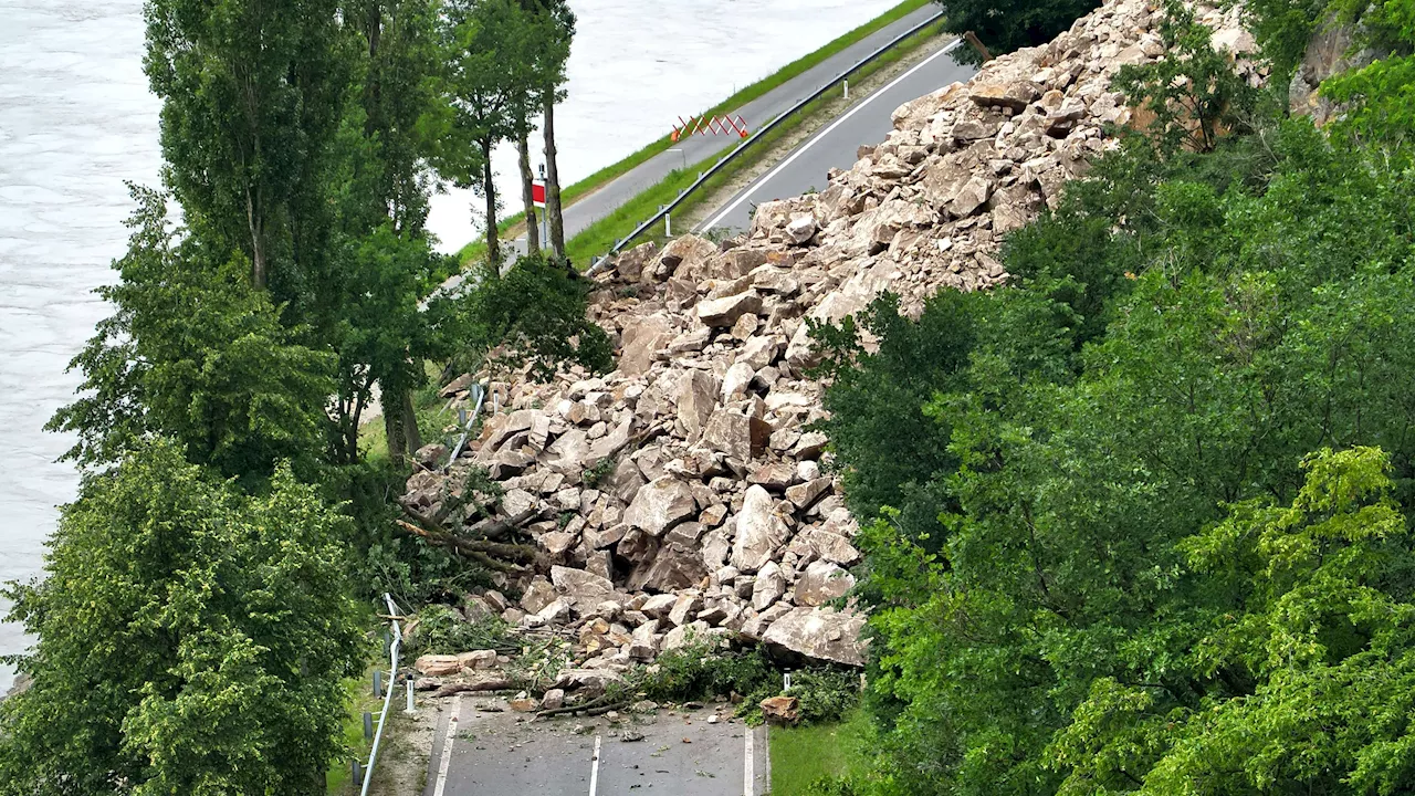 Massiver Felssturz – B33 in der Wachau länger gesperrt