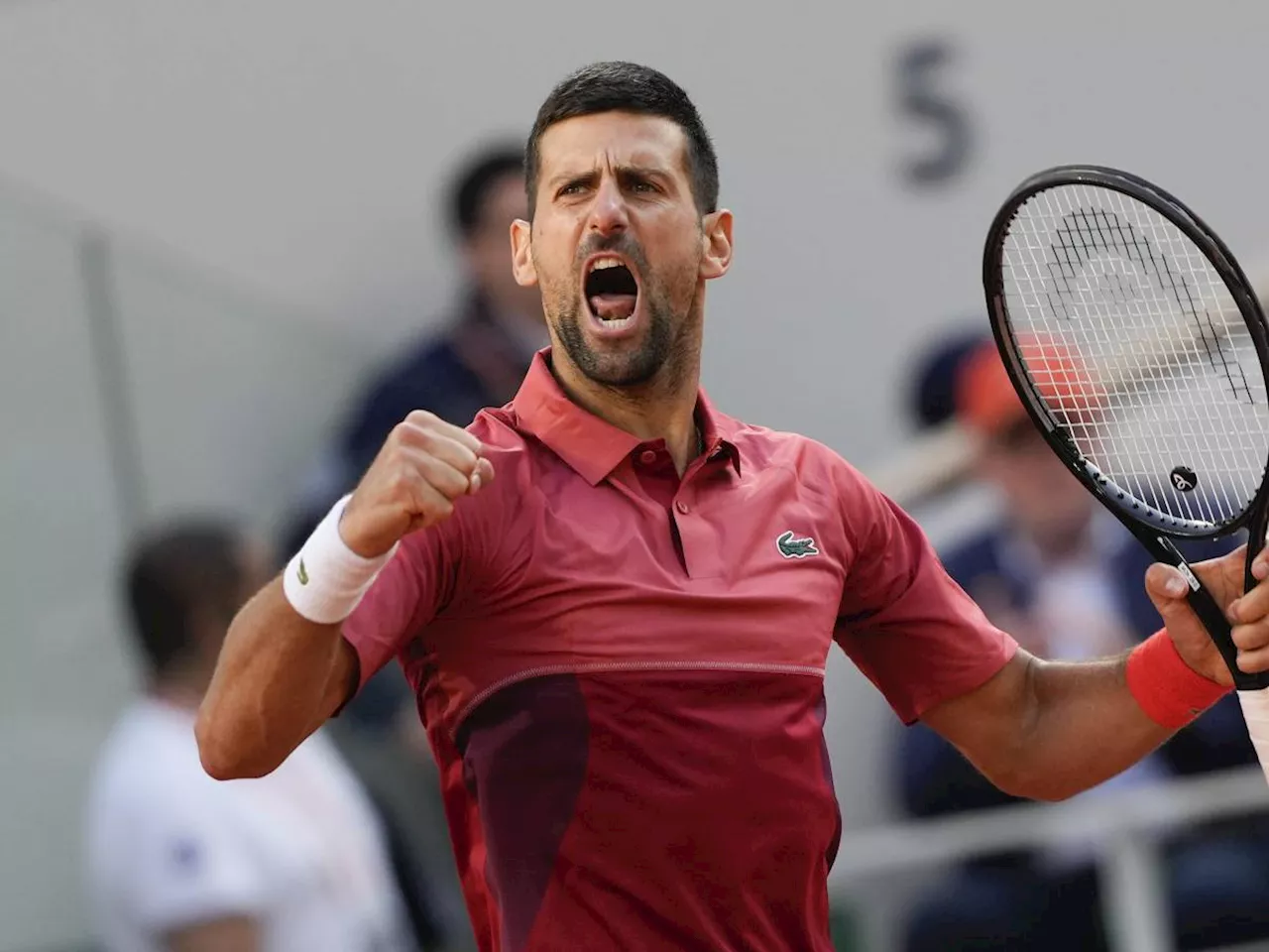 Roland Garros, Djokovic non molla mai: rimonta Cerundolo e vince in 5 set