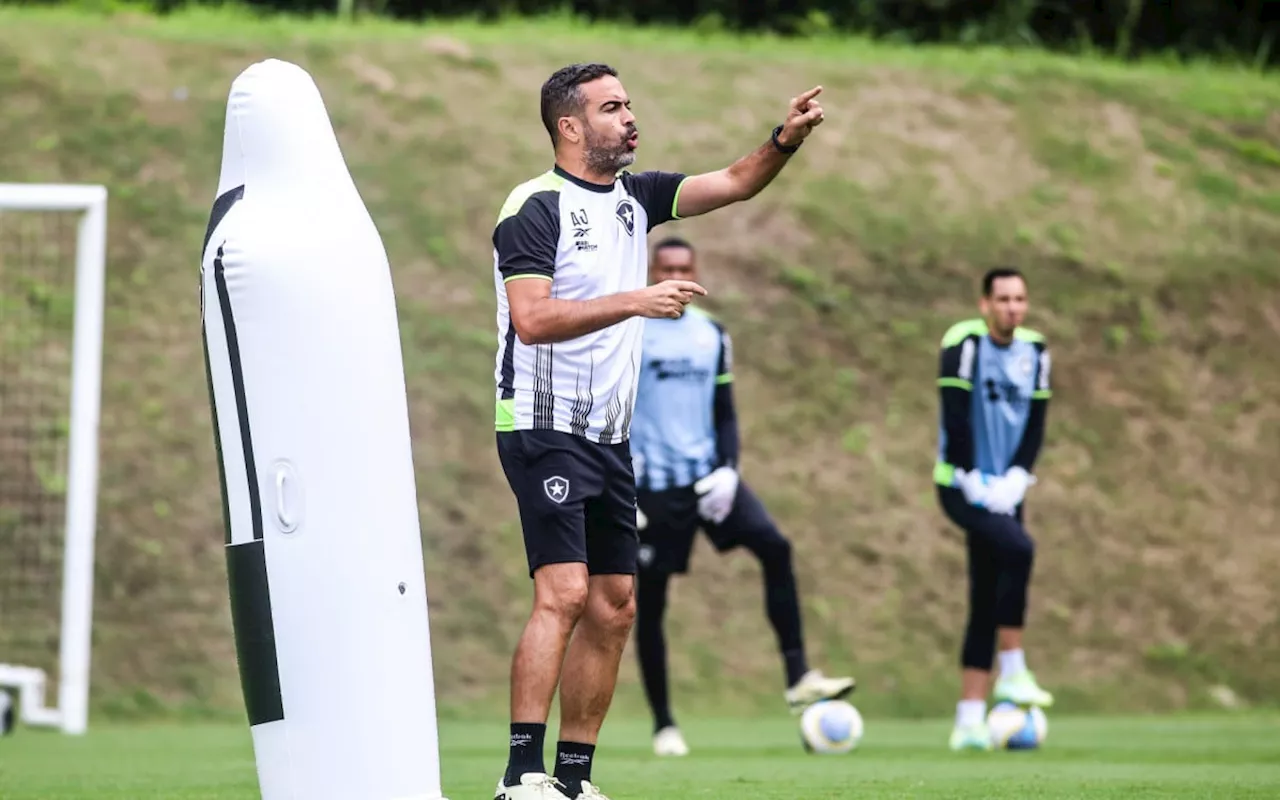 Evolução defensiva do Botafogo chama a atenção em trabalho de Artur Jorge