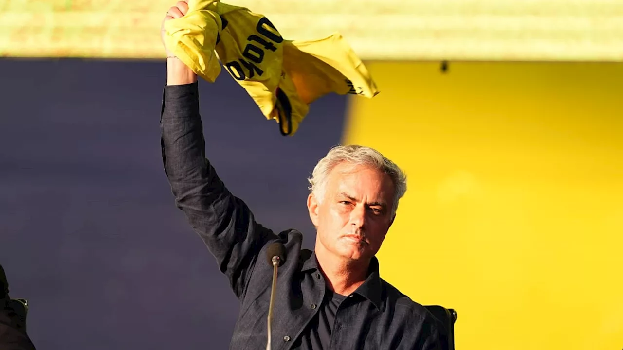 Mourinho bei Fenerbahce-Vorstellung: 'Ich gehöre jetzt zu eurer Familie'