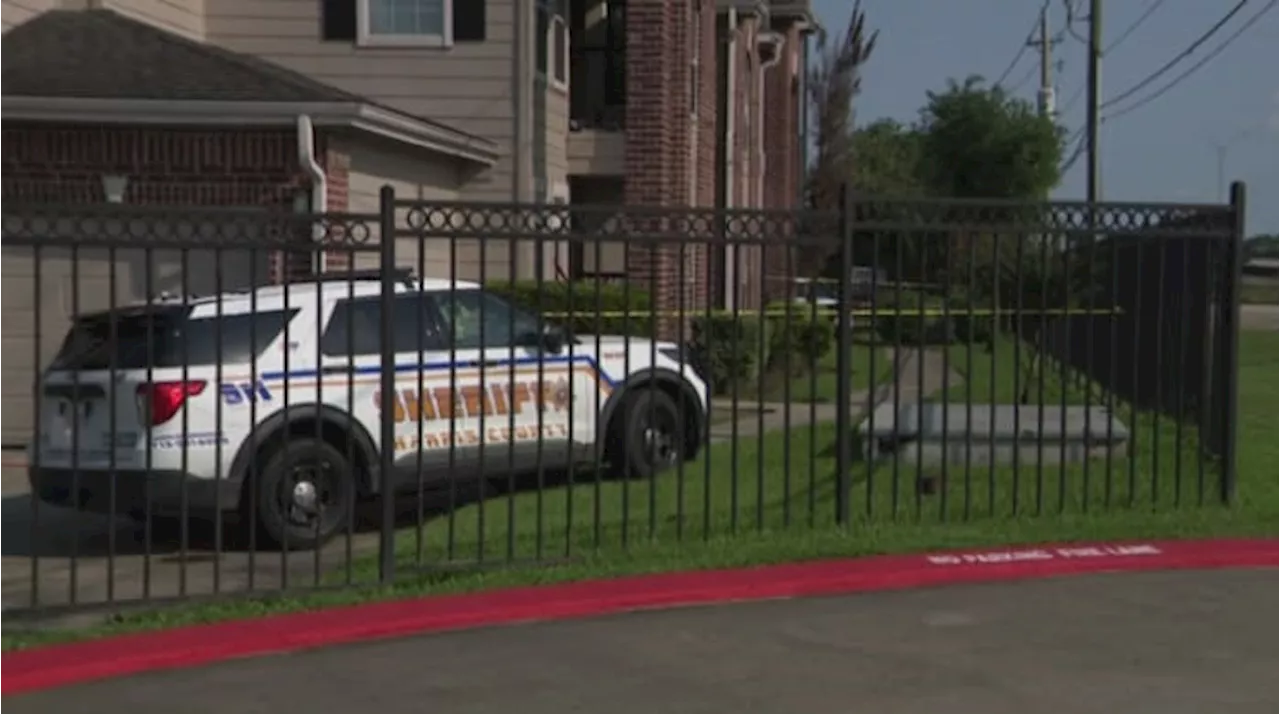 Family members find 46-year-old woman dead inside E. Harris County apartment