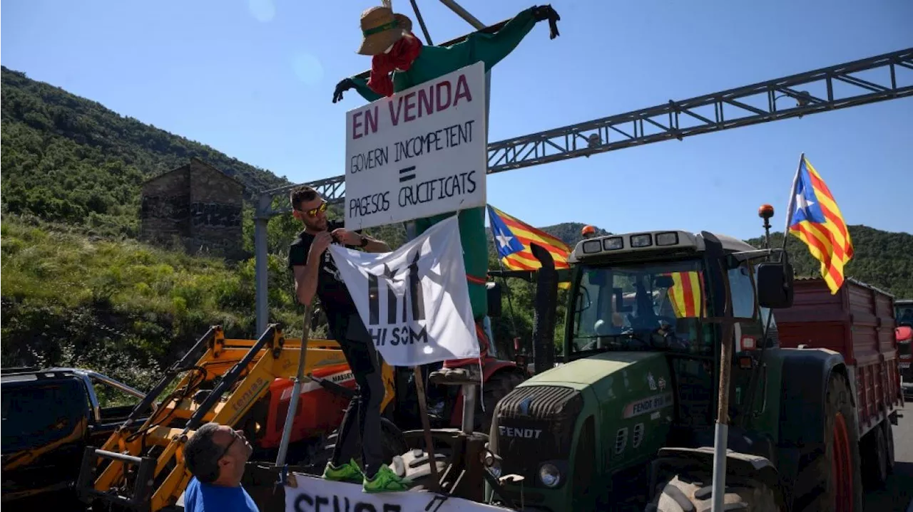 Les agriculteurs espagnols et français bloquent la frontière