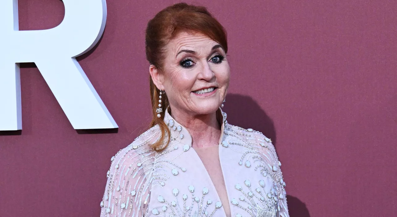 Sarah Ferguson: «Non mi sono liberata dal tumore alla pelle, ma niente chemio. Sarò me stessa, la Regina mi av