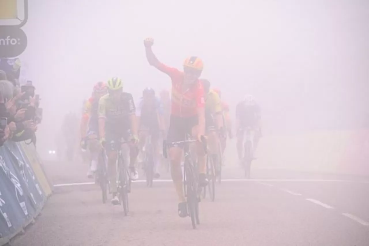 Magnus Cort Nielsen s'impose au sommet du col de la Loge et prend le maillot jaune