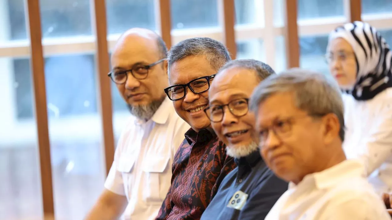 Kemesraan Hasto Bersama Rocky Gerung, Bambang Widjojanto, Novel Baswedan Pada Kuliah Umum UI