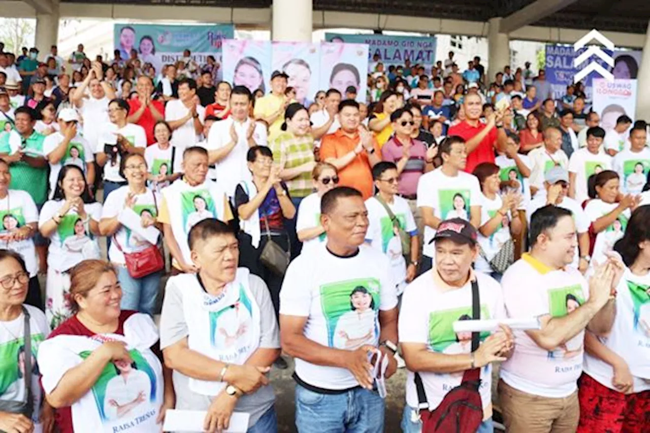 Barangay officials in Iloilo City receive aid from DSWD program