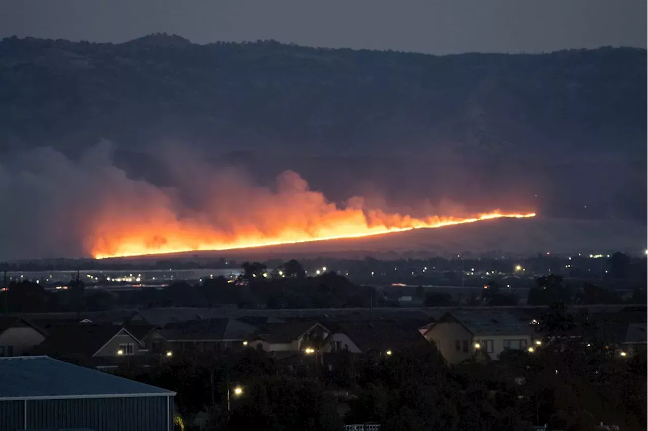 Corral Fire spreads to 14,000 acres, but evacuation order lifted ...