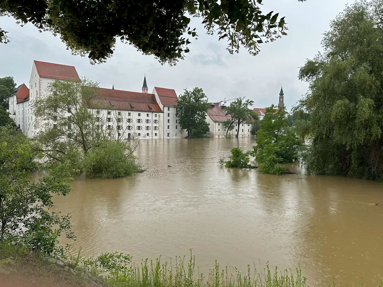 Passagierschiff auf der Donau evakuiert