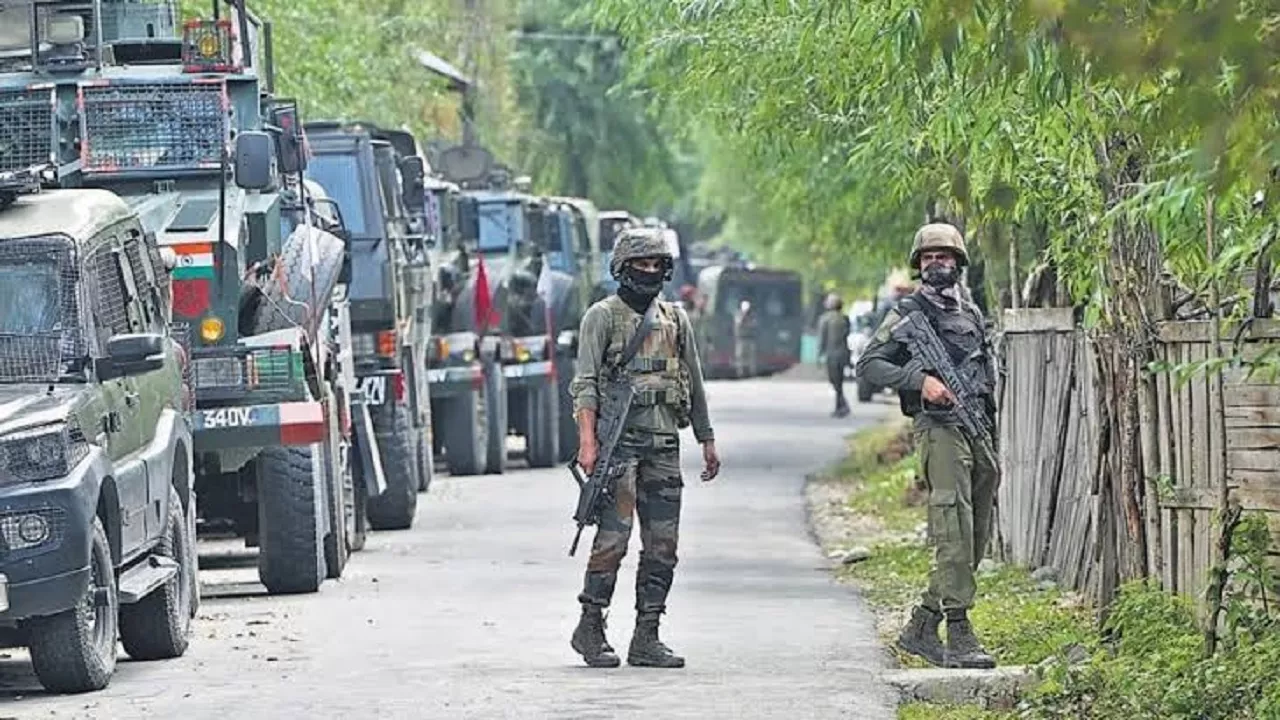 Pulwama Encounter: जम्मू कश्मीर के पुलवामा में सुरक्षा बलों और आतंकियों के बीच मुठभेड़, जवानों ने घेरे 2-3 आतंकी