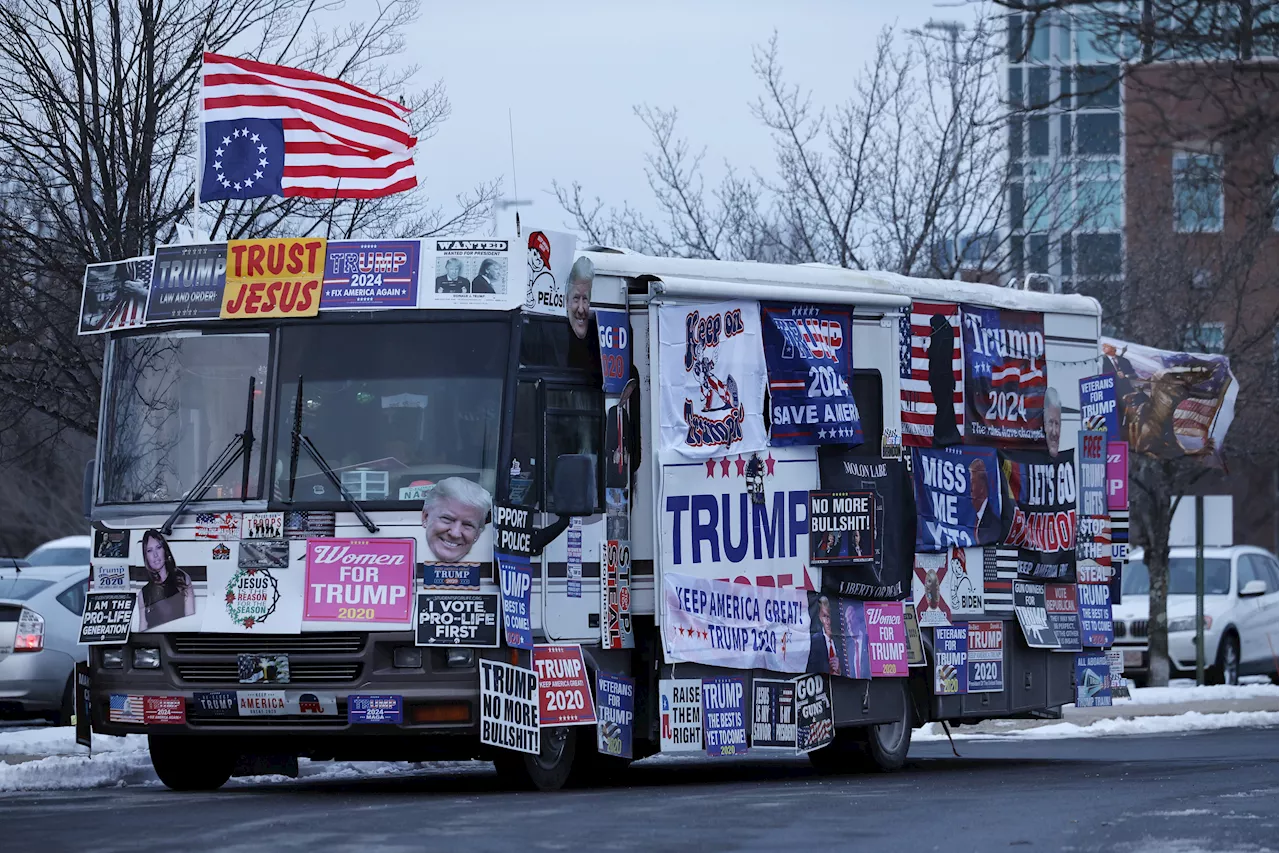 Donald Trump Bus Crashes Into Pole on Way to Staten Island Rally