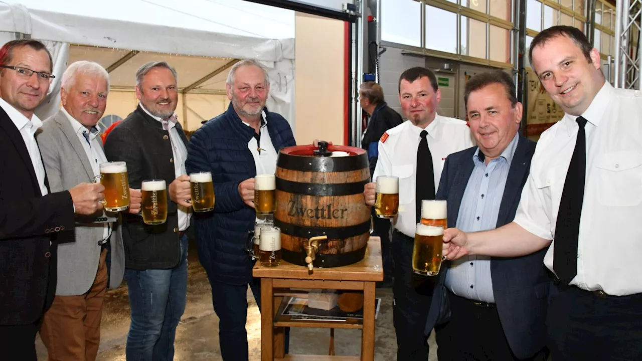 Bieranstich eröffnete das Dreitagesfest der Feuerwehr Zwettl-Stadt