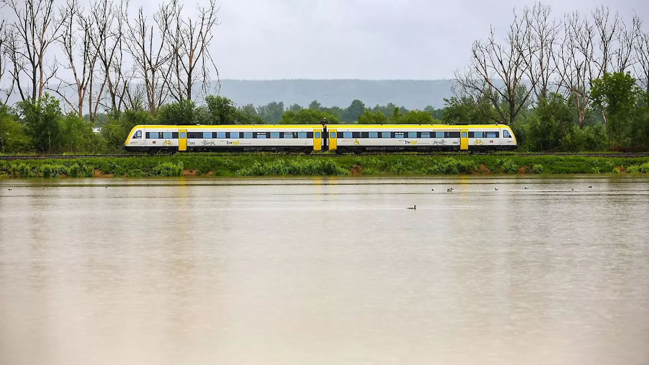 Baden-Württemberg: Mehrere Bahnstrecken im Südwesten wegen Hochwassers gesperrt