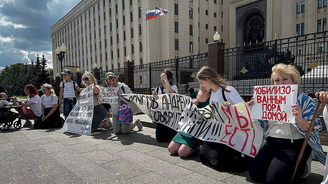 'Haben nicht vor, aufzugeben': Angehörige russischer Soldaten protestieren in Moskau