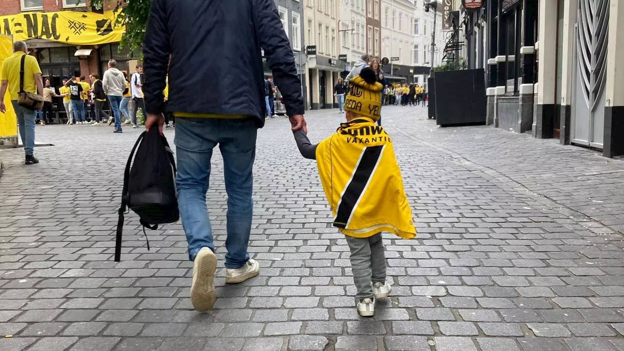 Huldiging NAC: Grote Markt stroomt vol, geelzwarte mensenmassa in de stad