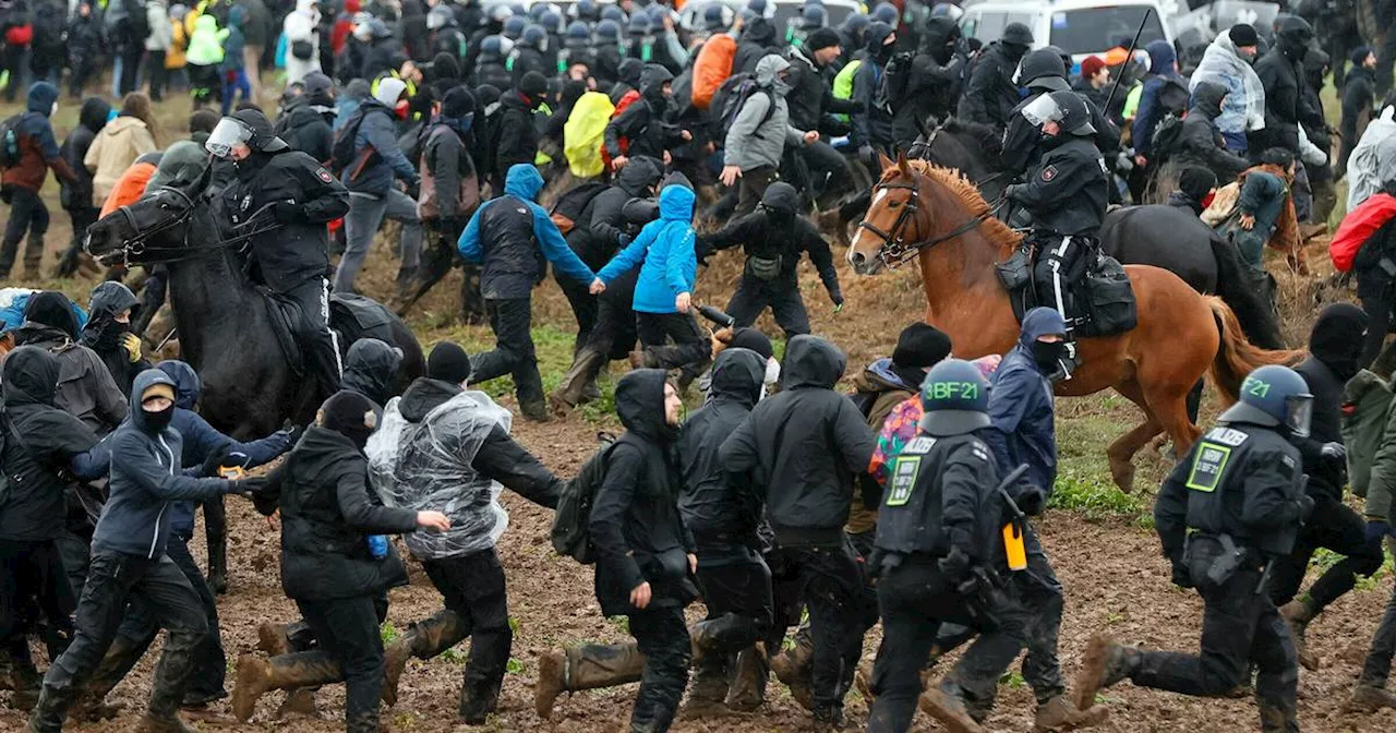 Nach Attacke gegen Polizisten – Anklage gegen „Mönch von Lützerath“​