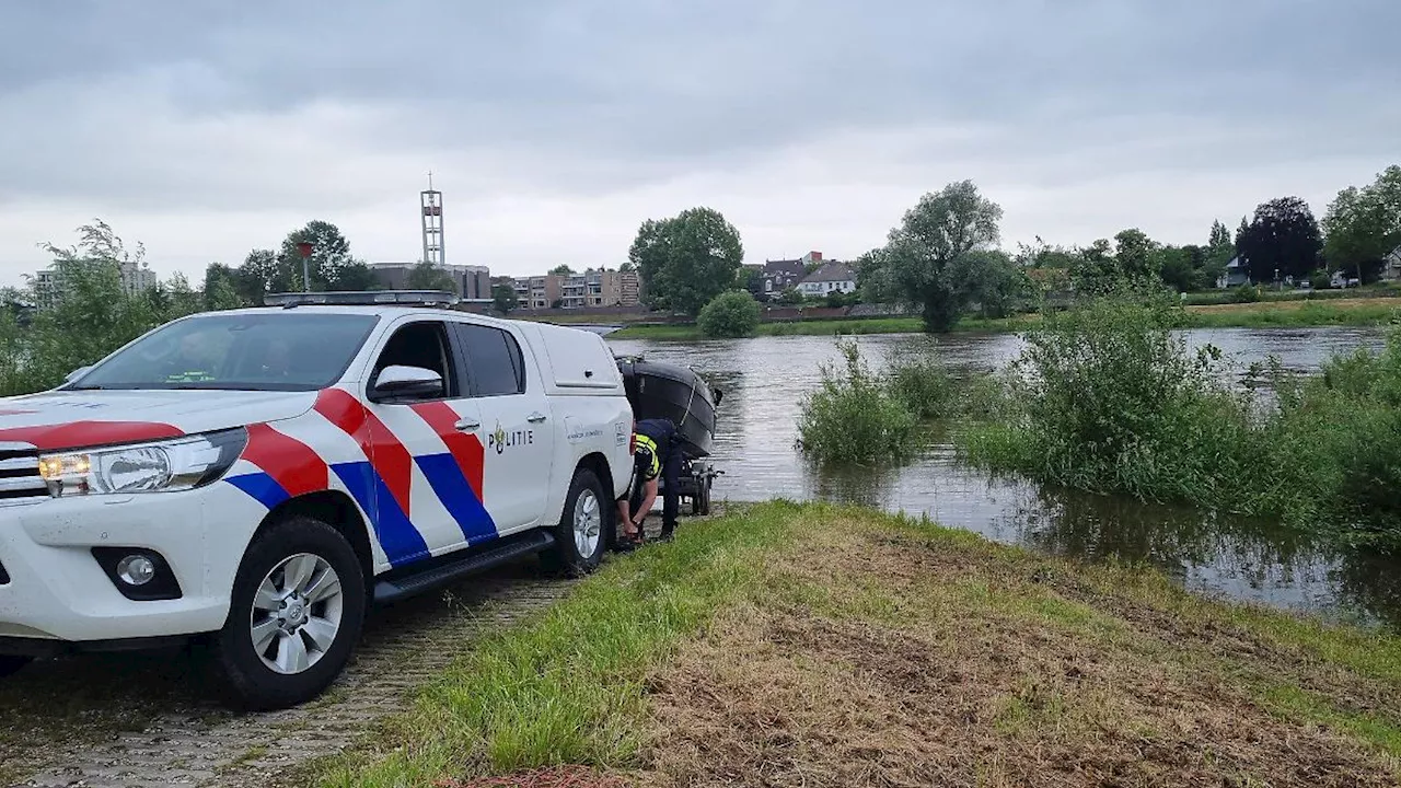 Wegen Handy in Fluss gesprungen - zwei Deutsche (21, 22) in Venlo vermisst!