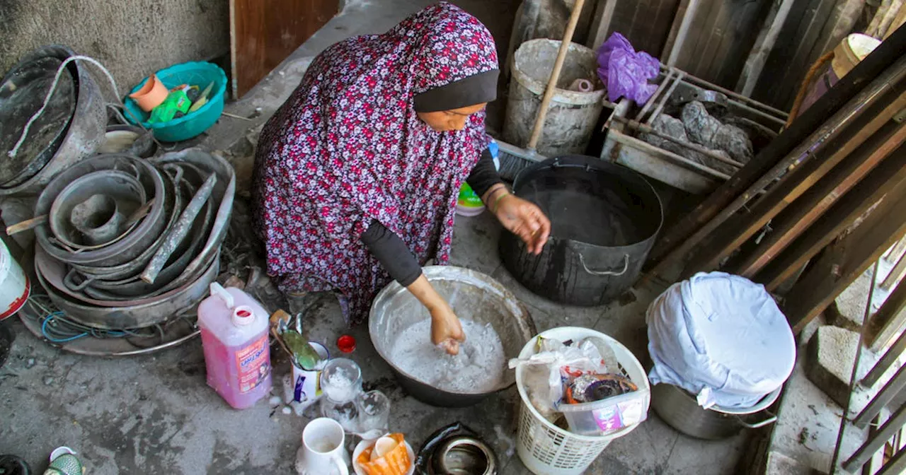 In Gaza, Palestinians return to a shelter scarred by war