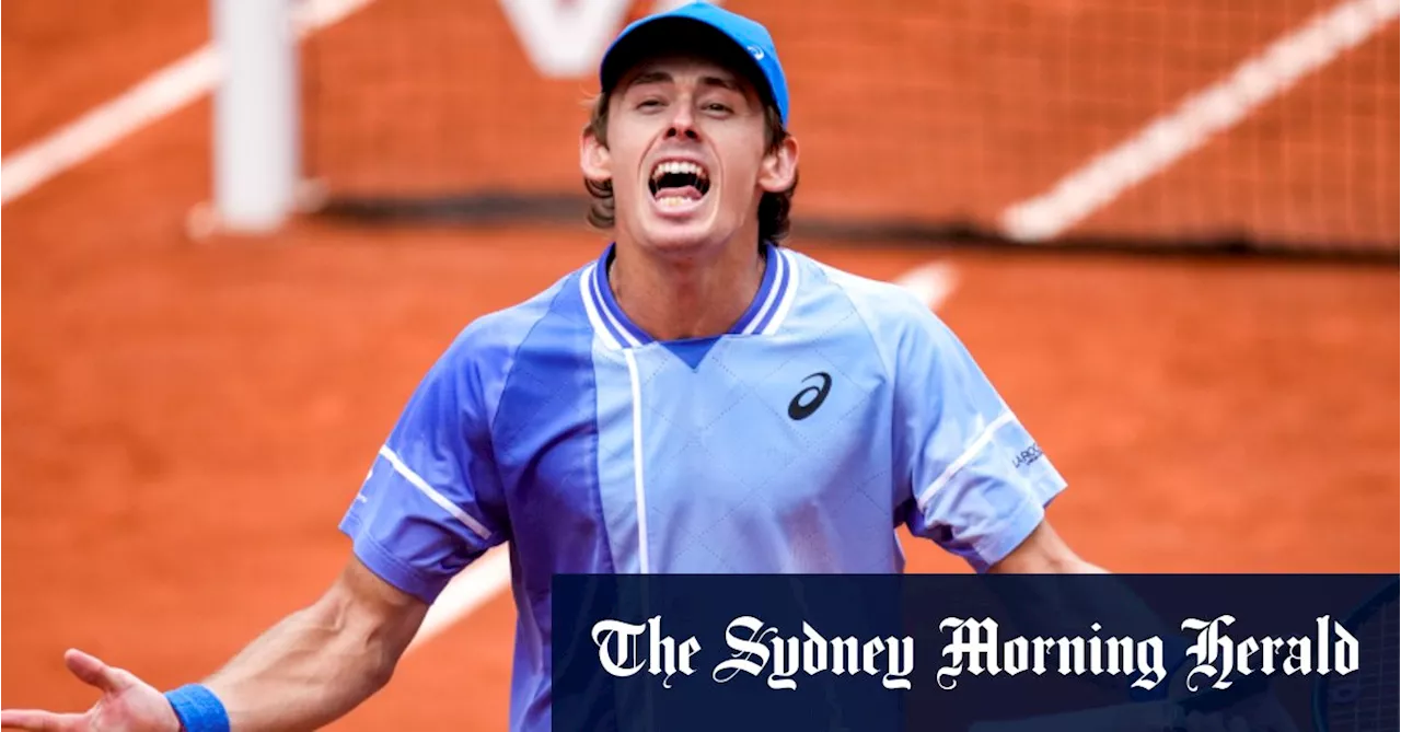 De Minaur upsets Medvedev to reach first Roland-Garros quarter-final