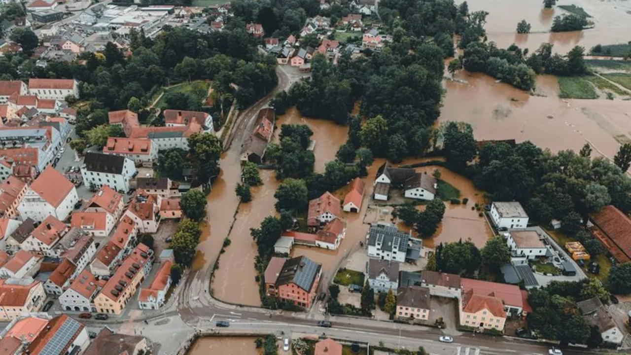 Unwetter: Flüchtlingsunterkunft und Klinik wegen Hochwassers geräumt