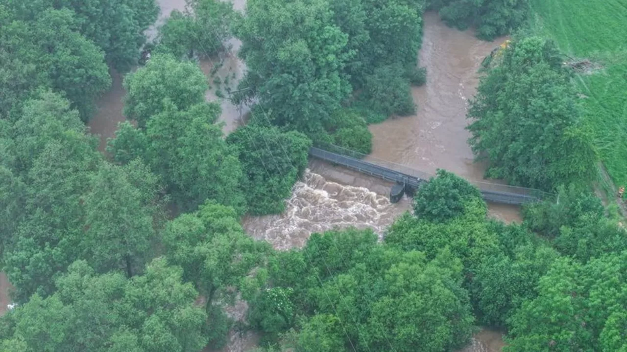 Unwetter: Straßen evakuiert, Schulen zu: Hochwasserlage dramatisch