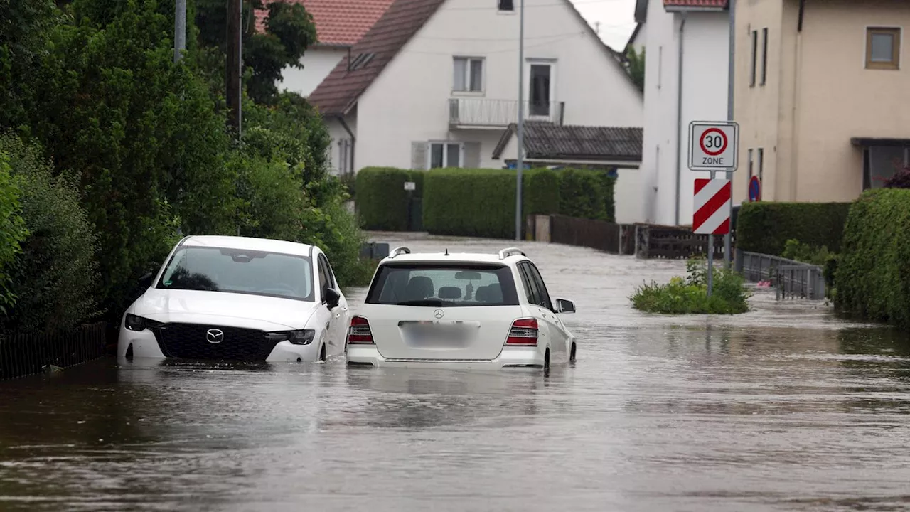 Unwetter-Ticker: Vermisster Feuerwehrmann noch nicht gefunden