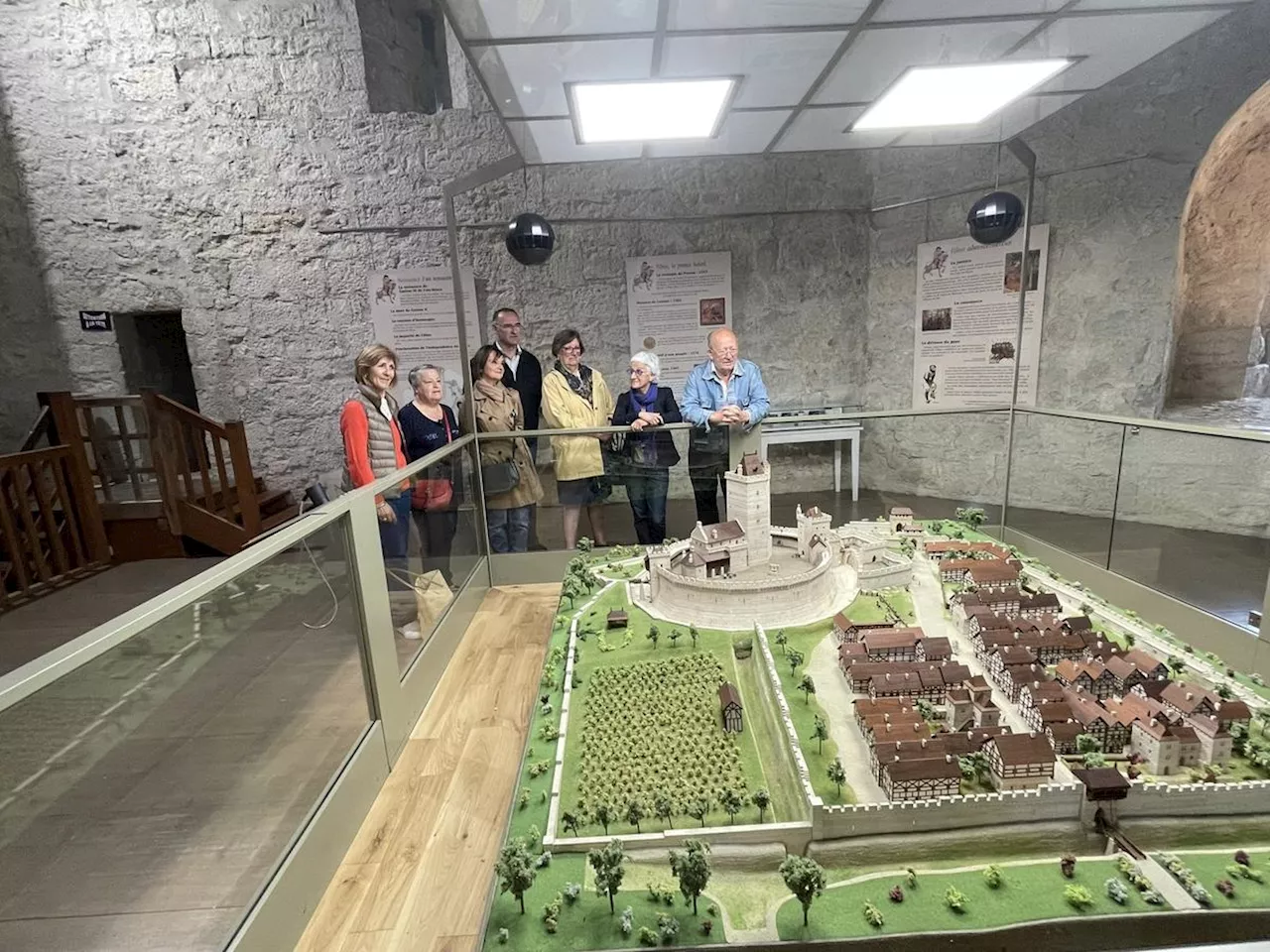 Orthez : la tour Moncade a rouvert, dévoilant une nouvelle mise en scène de la maquette du château de Gaston Fébus