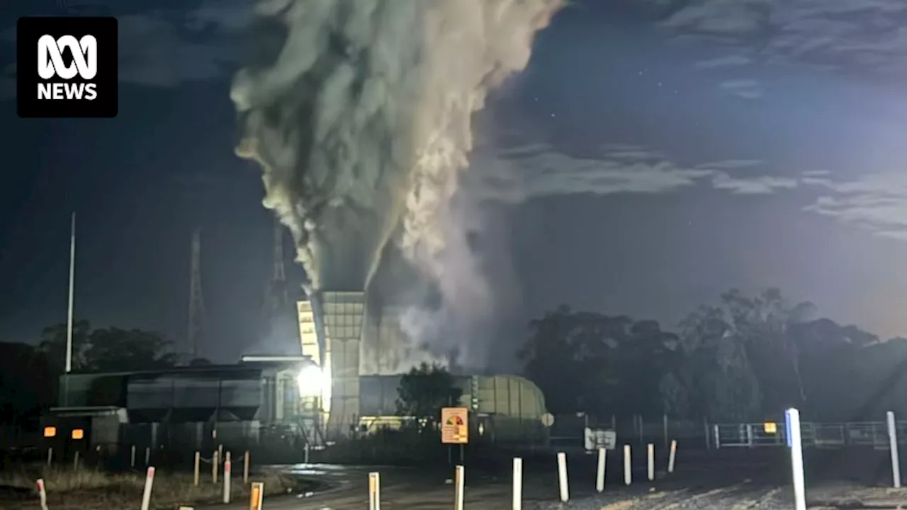 Emergency services race to seal Grosvenor Coal Mine near Moranbah as fire burns underground