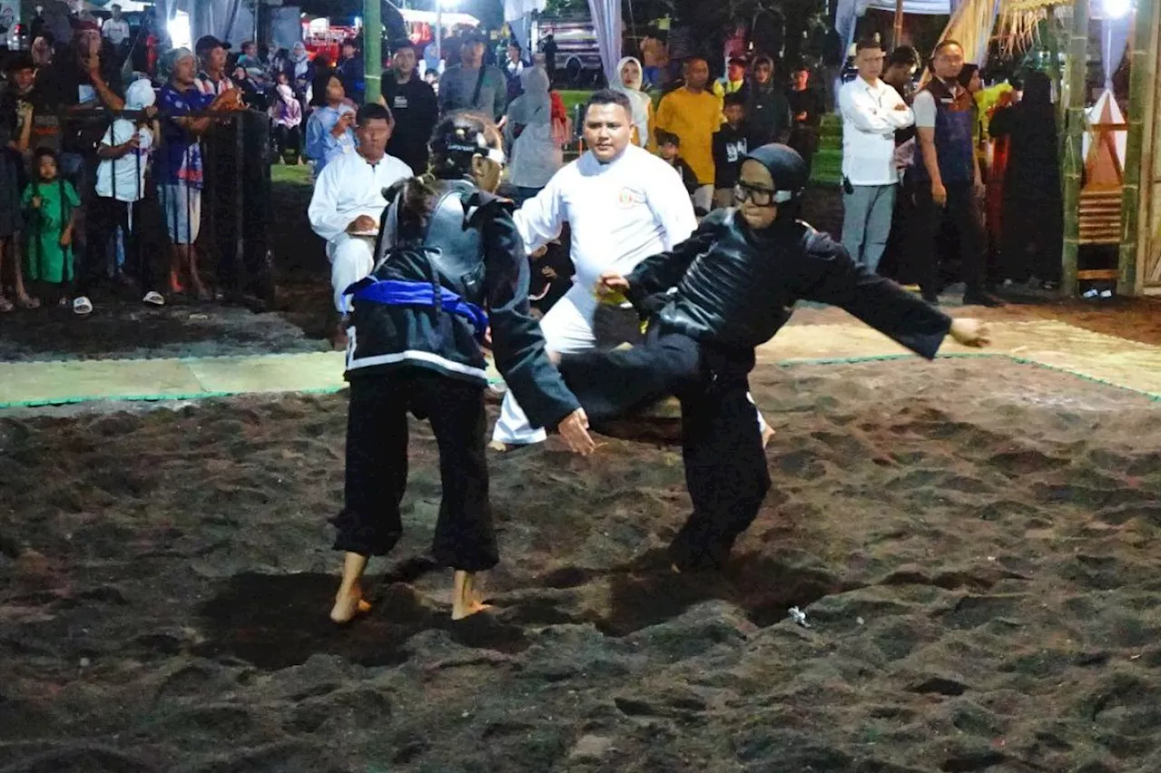 Pesilat se-Jawa dan Bali ikuti kejuaraan di Pantai Boom Banyuwangi