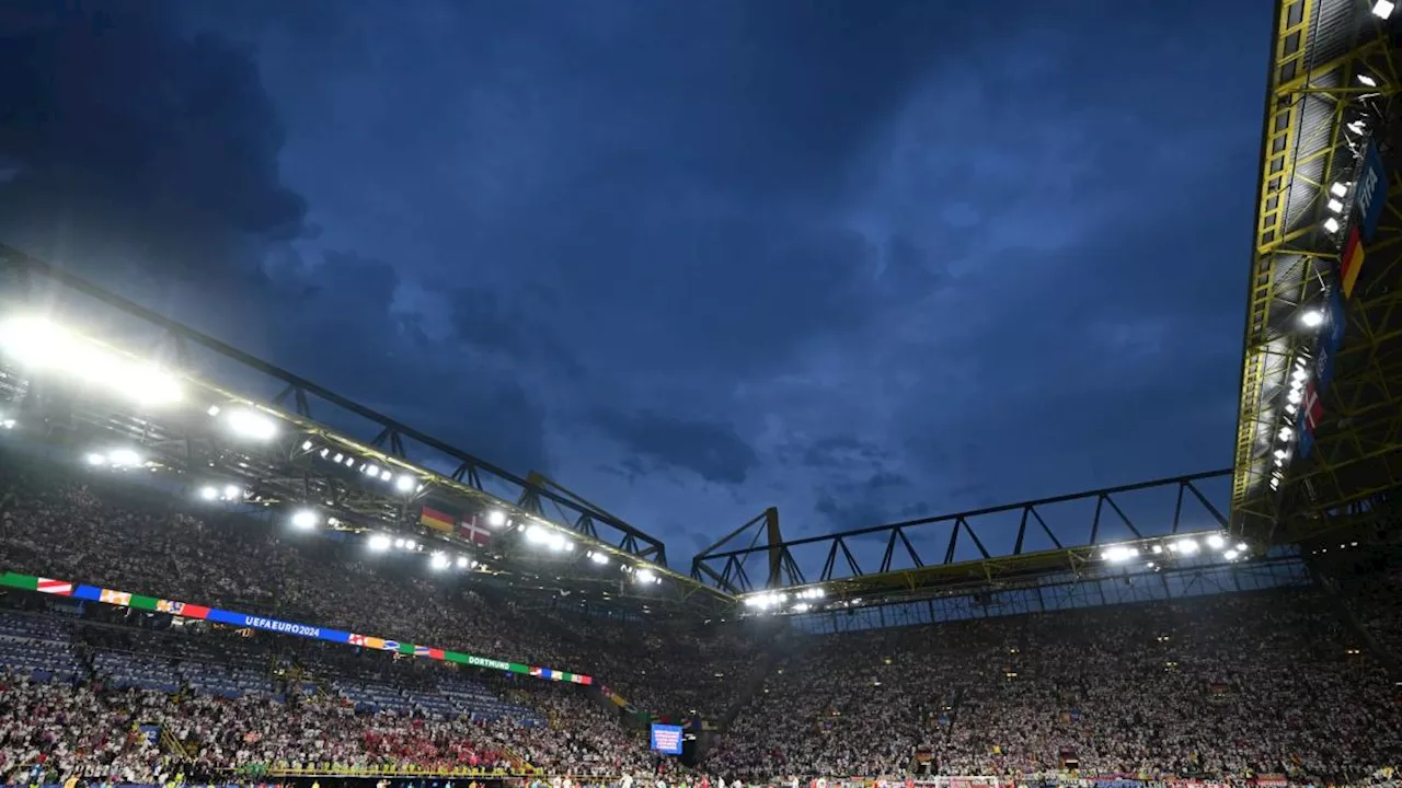 Polizei holt Mann bei EM-Spiel von Stadiondach in Dortmund