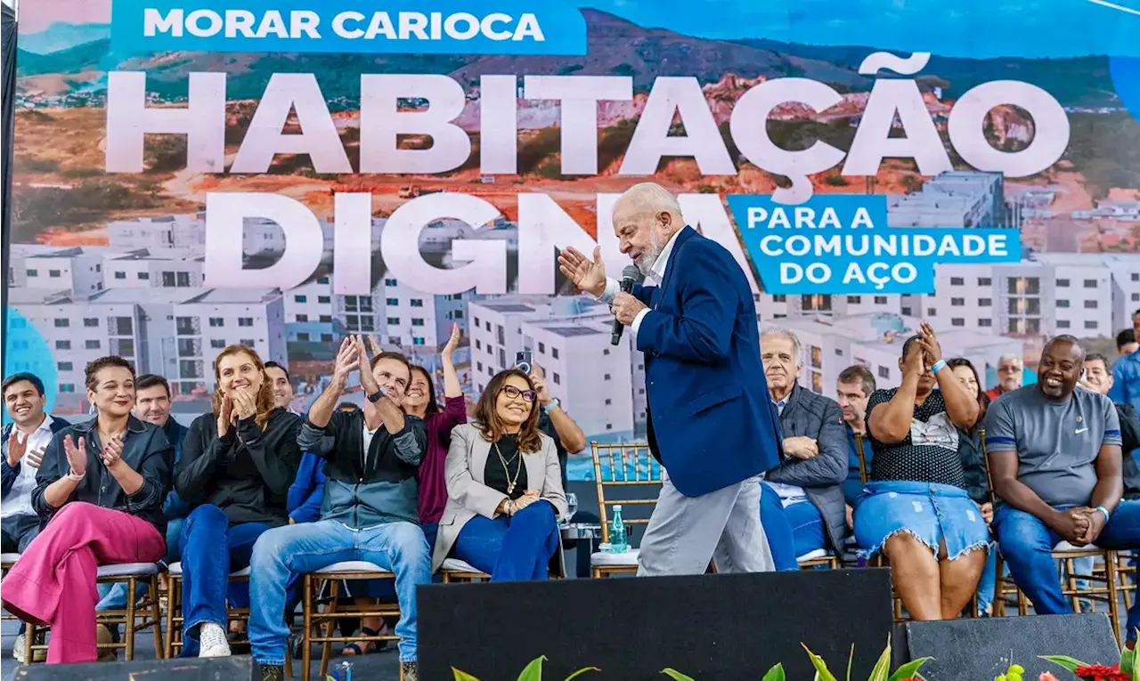 Lula inaugura obras em favela no Rio ao lado do prefeito Eduardo Paes