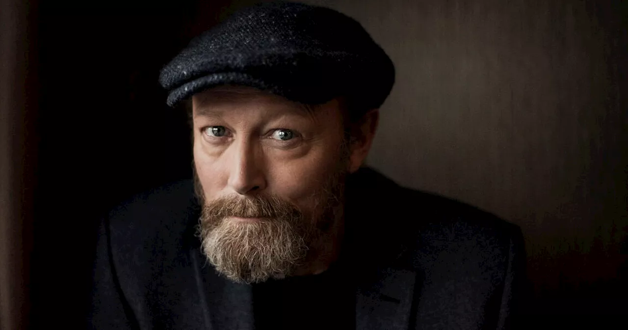 Lars Mikkelsen besvarer spørgsmål om familien: Afviser på det ...