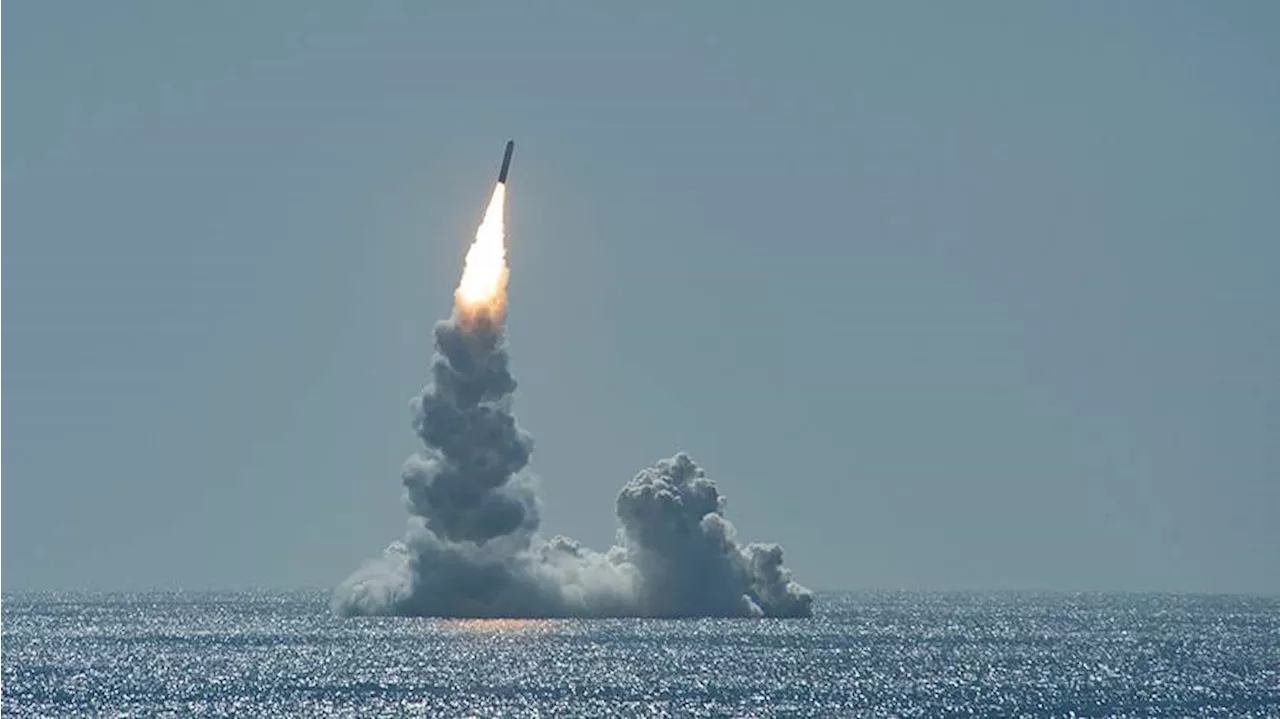 Адмирал Уэст назвал позором испытания ядерной ракеты Trident II ВМС Британии