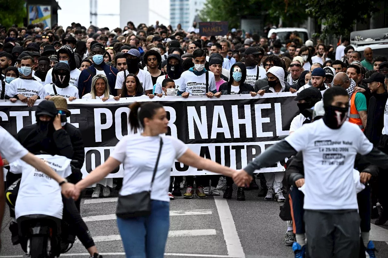 Emotions, recueillement et politique à la marche en hommage à Nahel