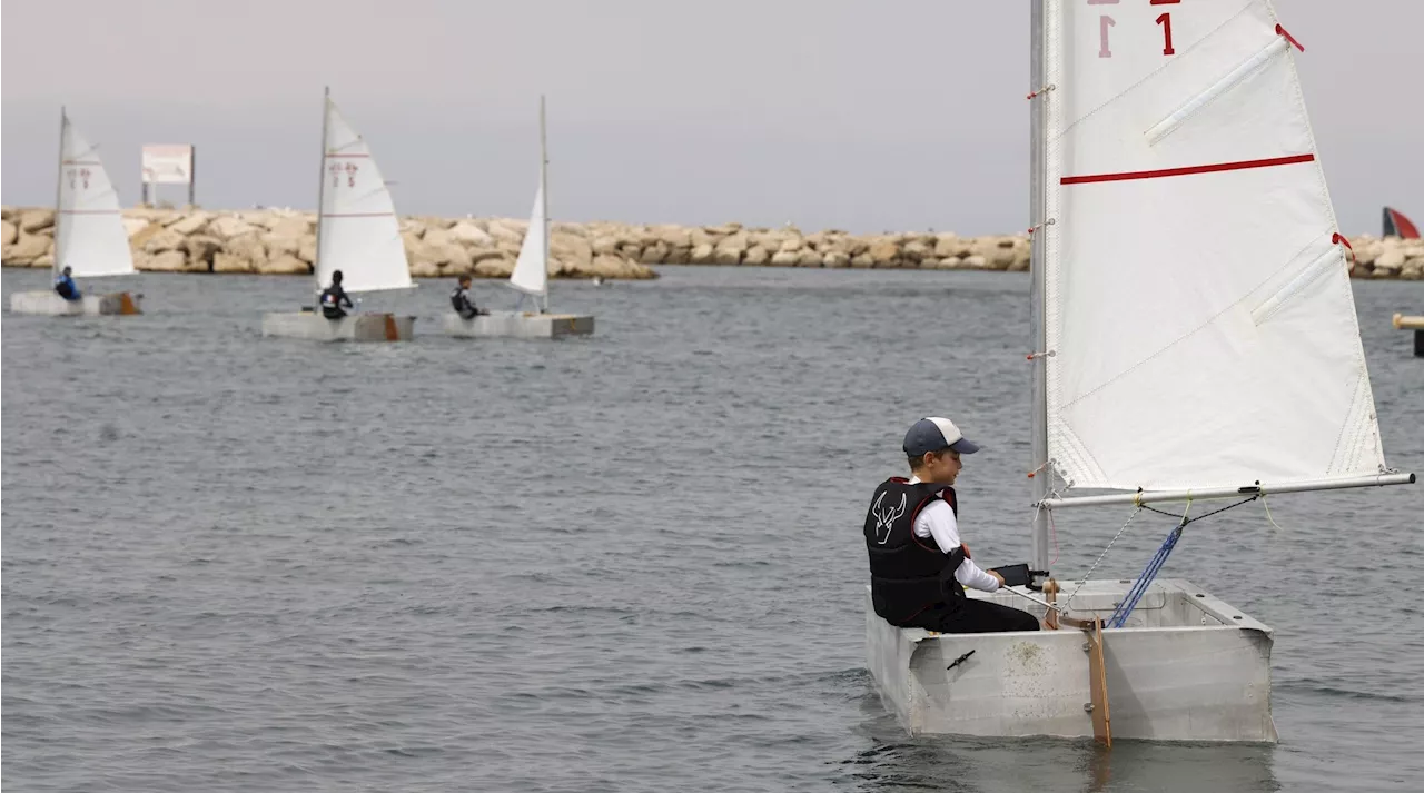 La marina olympique de Marseille a accueilli sa première régate : une course d'armoire-bateau !