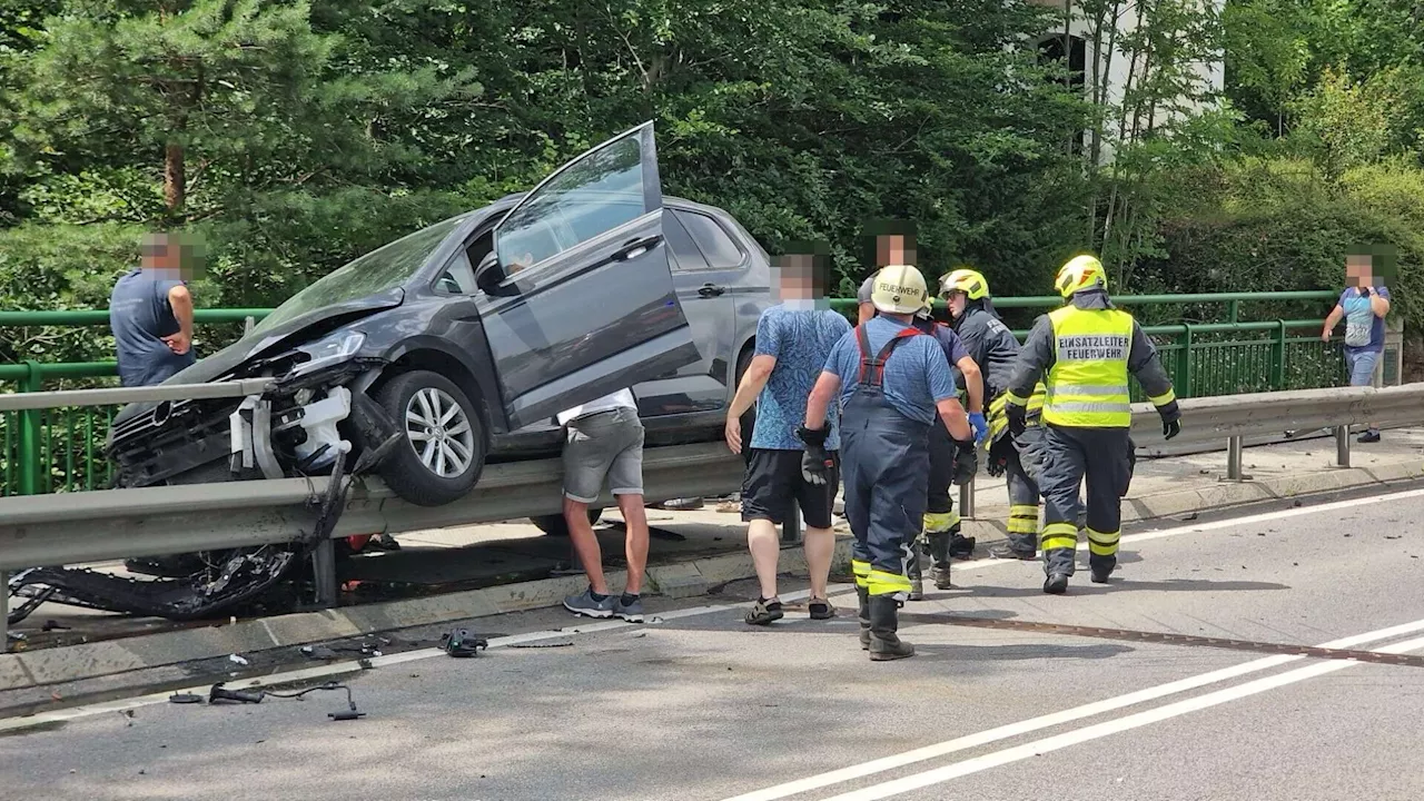 Leitplanke durchbohrte Pkw: Ein Glück! Sie verfehlte die Insassen