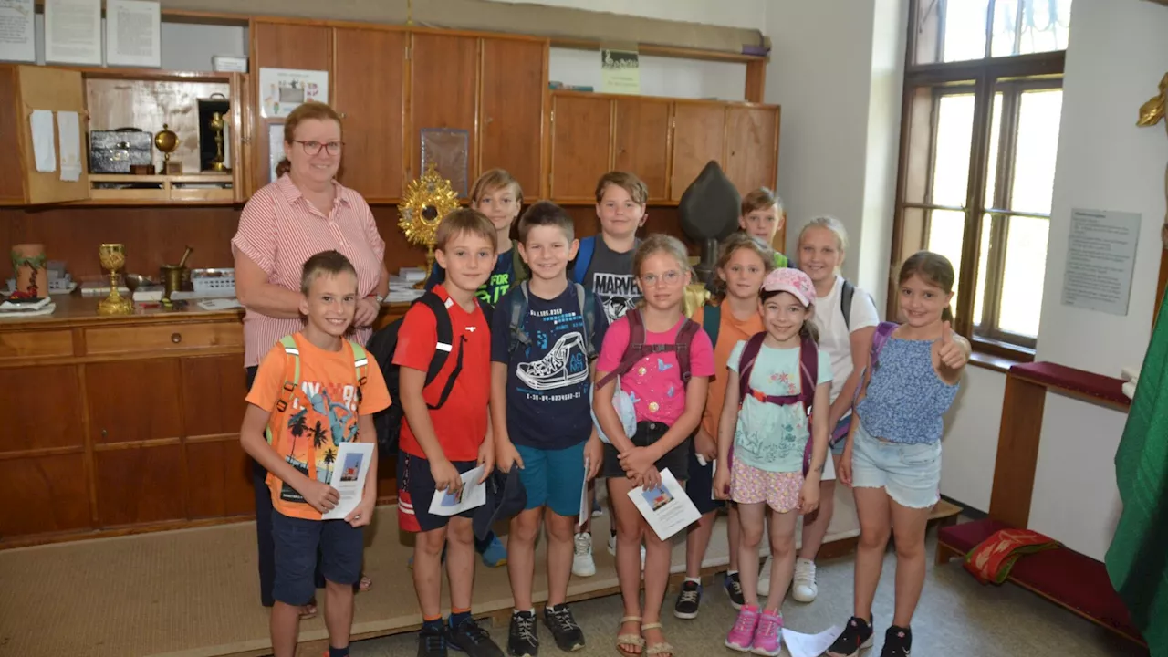 Volksschüler durften hinter die Kulissen der Pfarrkirche blicken