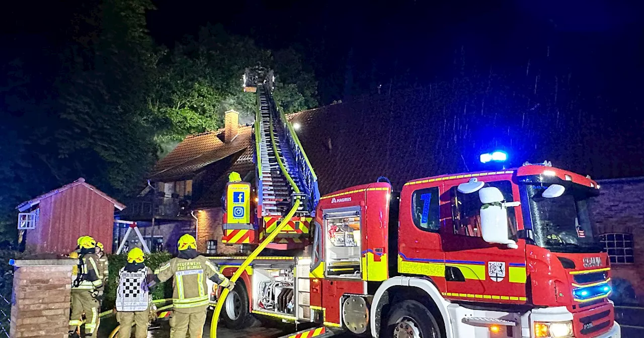 Blitzschlag trifft Bauernhof: Dachstuhlbrand in Delbrücker Ortsteil