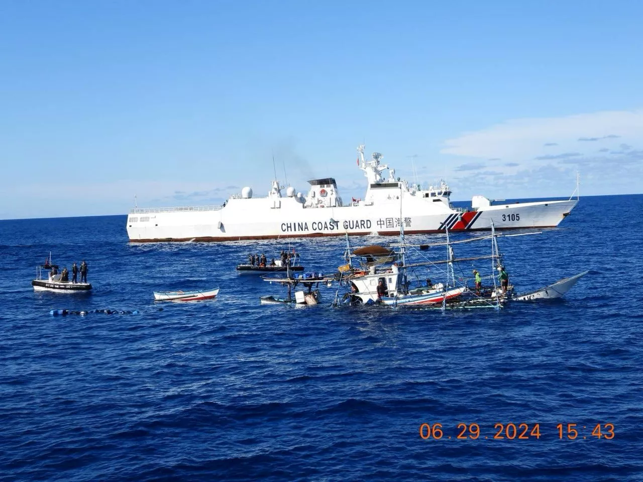 China briefly blocks rescue of Filipino fishermen near Bajo de Masinloc