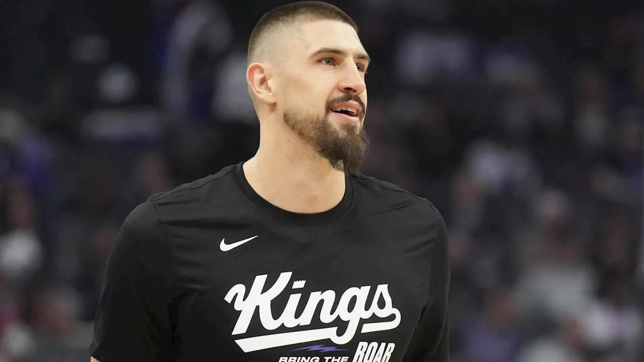 Alex Len Re-Signs with Kings on One-Year Deal