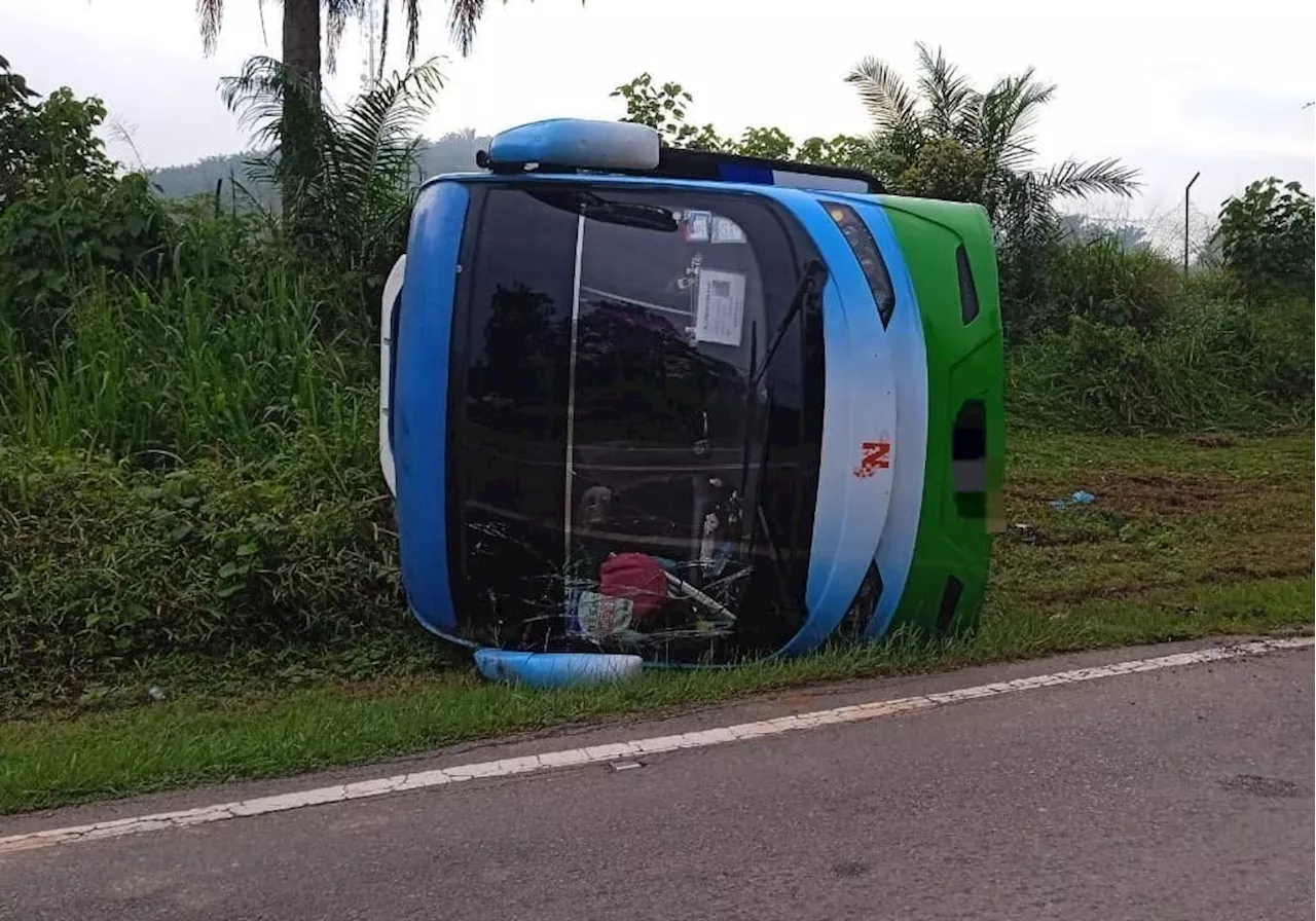 Tour bus overturns in Kluang, driver and guide unhurt