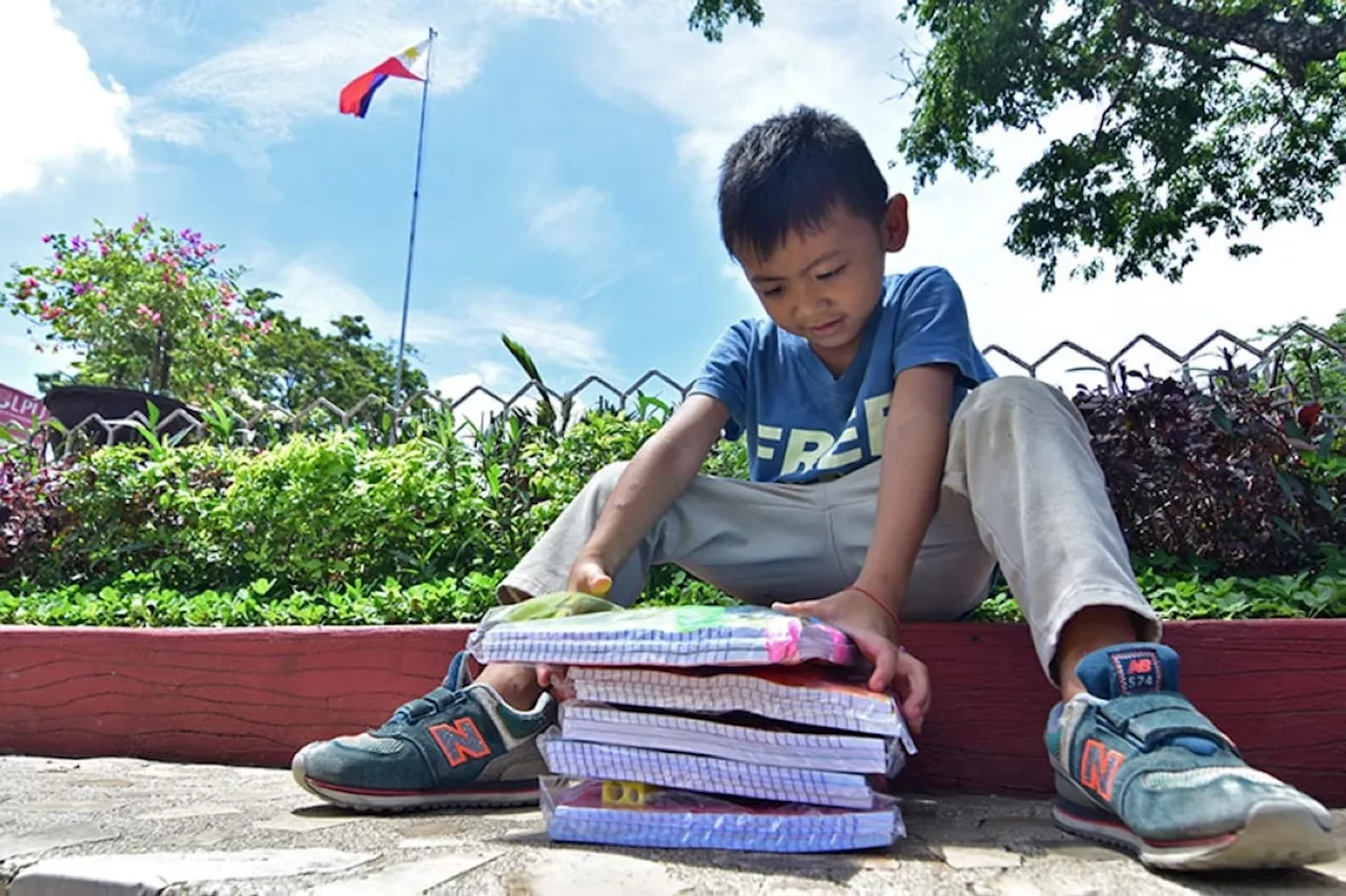 Bacolod eyes on distributing free school supplies before school opening