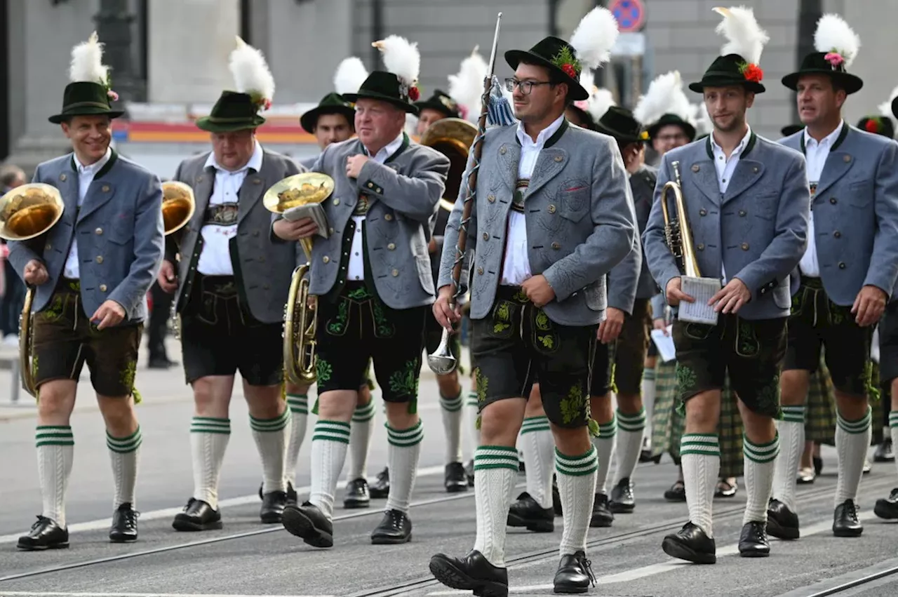 'Tag der Tracht': Die Nackten und die Trachten