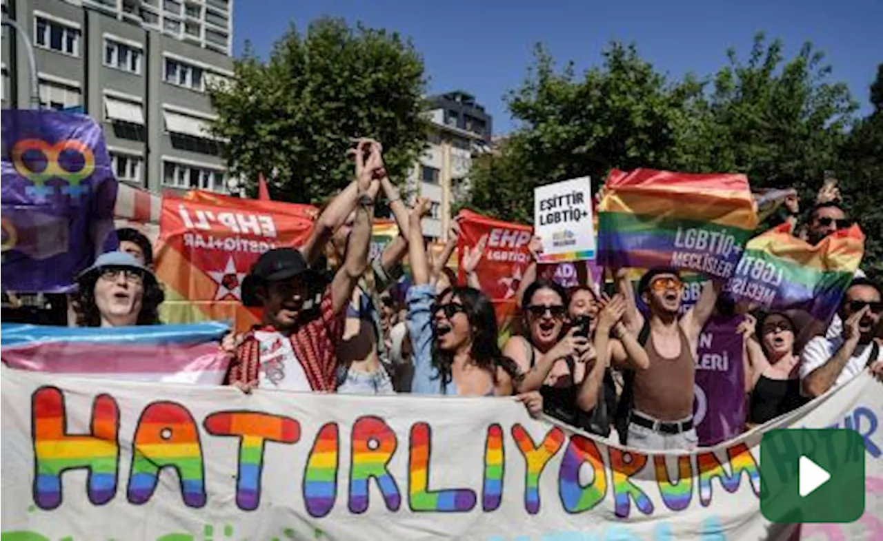 Pride Istanbul, centinaia di persone alla manifestazione nonostante i divieti: diversi arresti