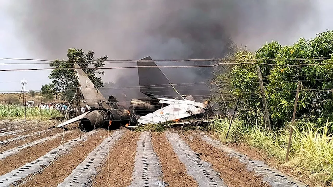 वायुसेना का Su-30MKI फाइटर जेट नासिक में क्रैश, दोनों पायलट सुरक्षित... जांच के आदेश