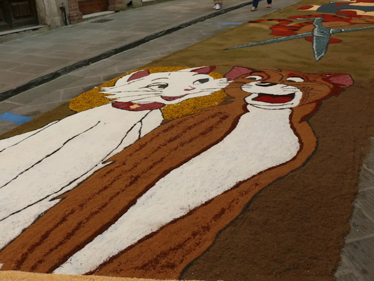 Infiorata a Città della Pieve, i petali raccontano il viaggio