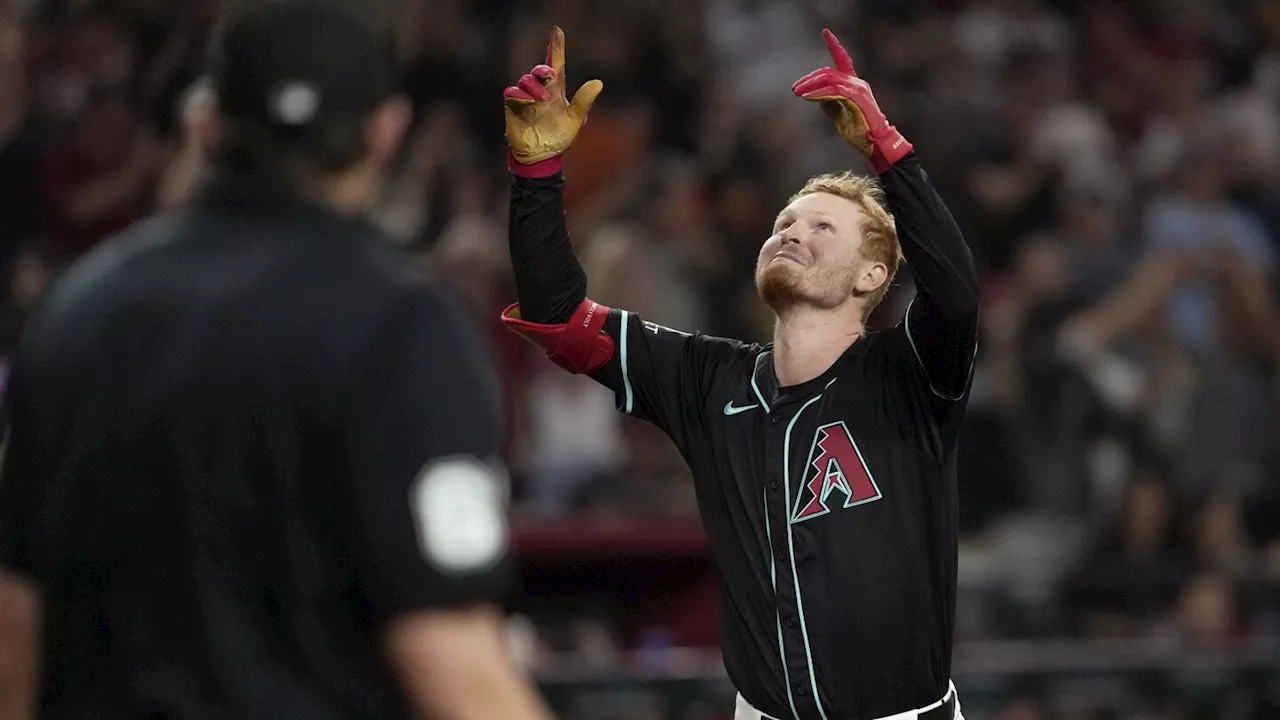 Pinch-hitter Pavin Smith smacks a 2-run homer to lift the Diamondbacks over the Giants 4-2